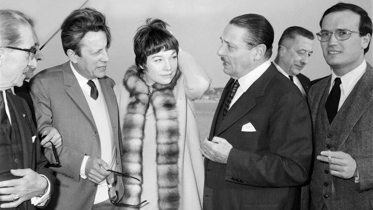Robert Favre Le Bret, Shirley Maclaine, Member of the Feature films Jury, Alessandro Blasetti, President of the Feature films Jury © AFP