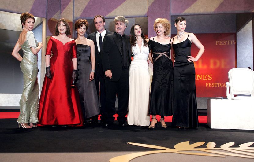 Pedro Almodóvar and Quentin Tarantino pose with Spanish actresses including Victoria Abril, Carmen Maura, Angela Molina, Marisa Paredes and Leonor Watling at the Opening ceremony at the 57th Festival de Cannes © François Guillot / AFP