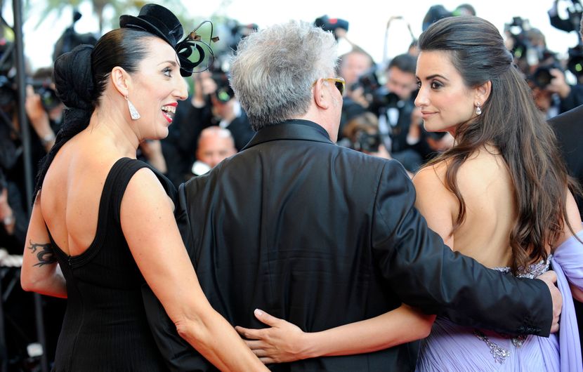 Rossy de Palma, Pedro Almodóvar and Penélope Cruz arrive for the screening of the movie "Los Abrazos Rotos" (Broken Embraces), in Competition at the 62nd Festival de Cannes © Anne-Christine Poujoulat / AFP