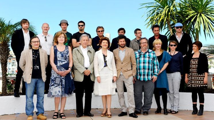 Androulla Vassiliou, commissaire européenne à l'Éducation, entourée de 17 cinéastes européens © FIF/Thibaud Morin