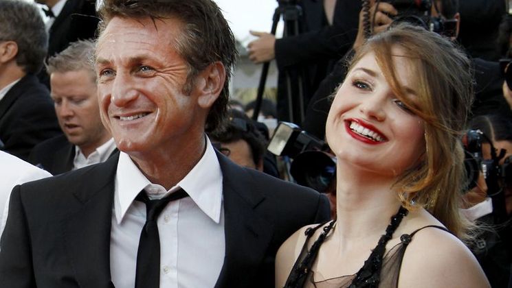Sean Penn, Eve Hewson - Red Steps - This Must Be The Place © AFP