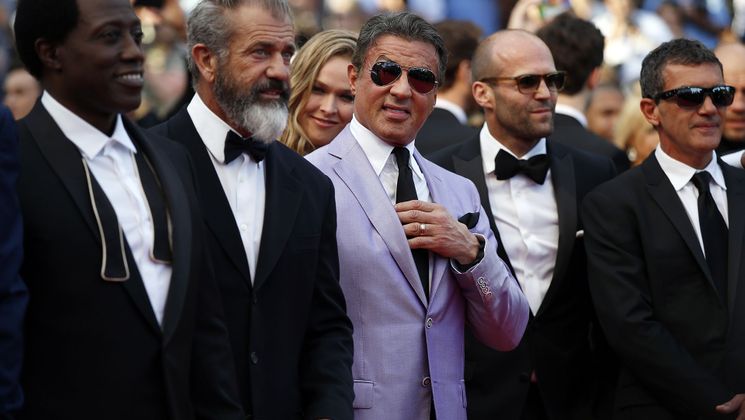 Wesley Snipes, Mel Gibson, Sylvester Stallone, Jason Statham et Antonio Banderas - Montée des marches © AFP / V. Hache