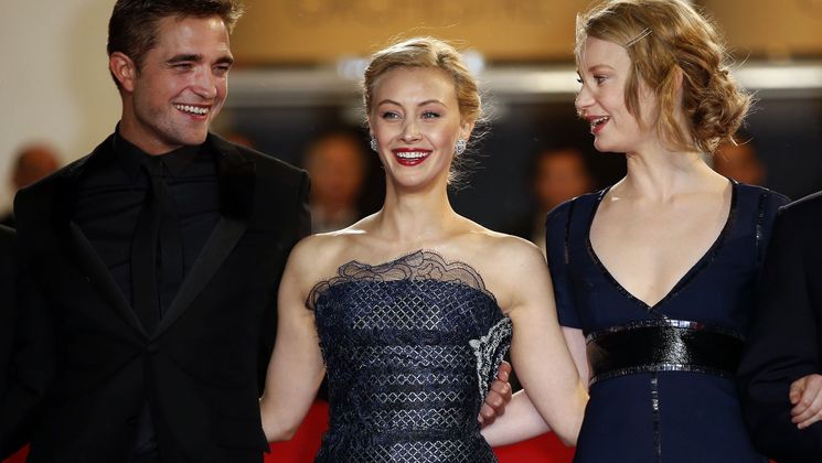 Robert Pattinson, Sarah Gadon and Mia Wasikowska - Red carpet - Maps to the stars © AFP / V. Hache