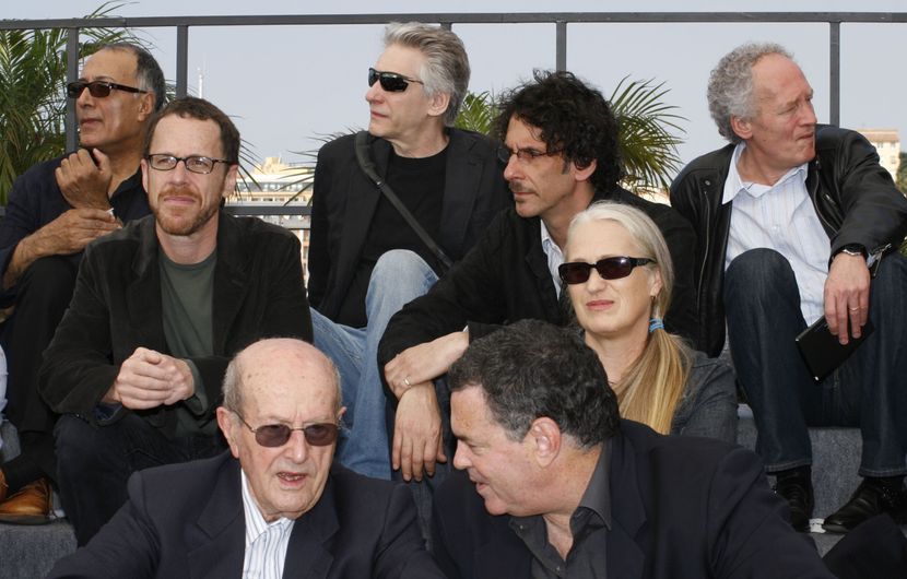 Manoel de Oliveira and the filmmakers of To Each His Own Cinema - 2007 © AFP