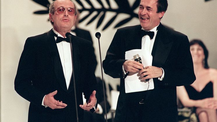 Bernardo Bertolucci et Manoel de Oliveira, 1990 © AFP