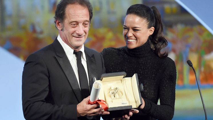 Vincent Lindon and Michelle Rodriguez - Best actor - La Loi du Marché (The Measure of a Man) © AFP / Anne-Christine Poujoulat