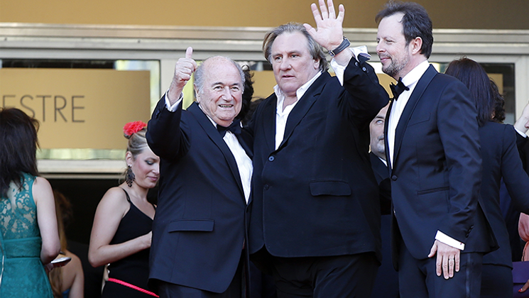 Sepp Blatter, Gérard Depardieu and Frédéric Auburtin © AFP / VH