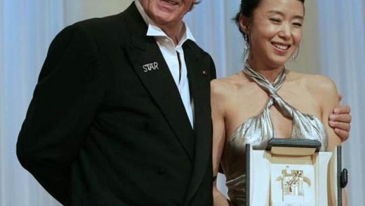 Alain Delon, Jeon Do-Yeon, Best Actress Award © AFP