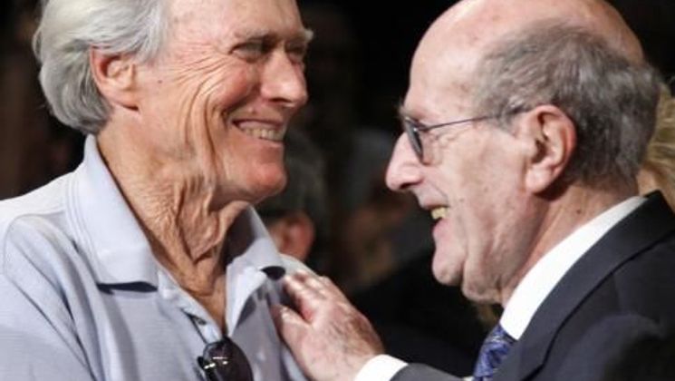 Clint Eastwood and Manoel de Oliveira, during the tribute paid to him © AFP