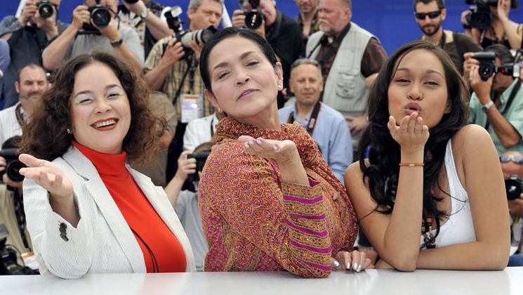 Jaclyn Jose, Gina Pareno and Mercedes Cabral, Photocall of the film Serbis  © AFP