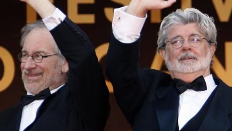 Steven Spielberg and George Lucas, Climbing of the Steps of the film Indiana Jones © AFP