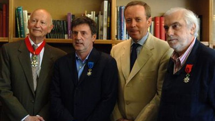 Gilles Jacob, Daniel Auteuil et Francis Girod décorés par le Ministre de la Culture et de la Communication Renaud Donnedieu de Vabres