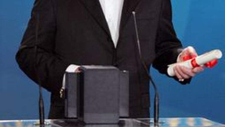 Prix d'interprétation masculine : Tommy Lee Jones pour "The Three Burials of Melquiades Estrada (Trois Enterrements)"