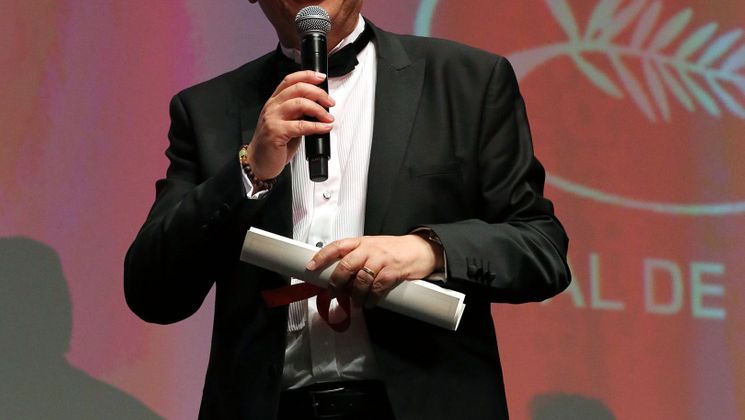 Victor Hadida reçoit le Prix de la Mise en scène Un Certain Regard au nom de Taylor Sheridan © Christophe Bouillon / FDC