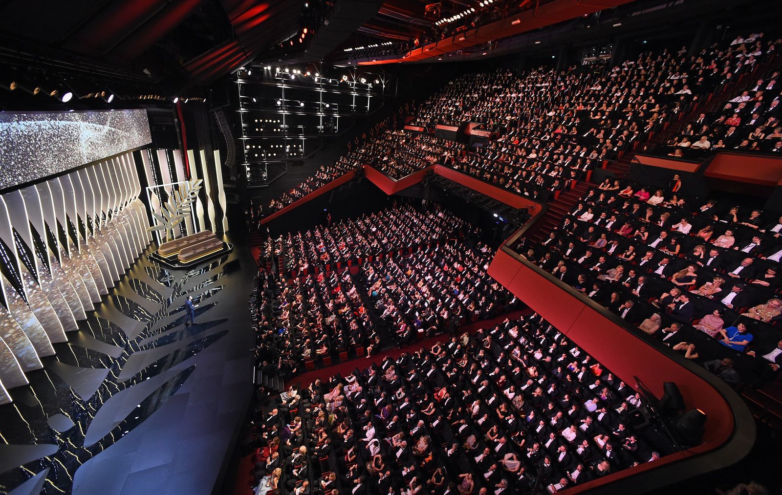 Experience the opening ceremony of the 70th Festival de Cannes as if