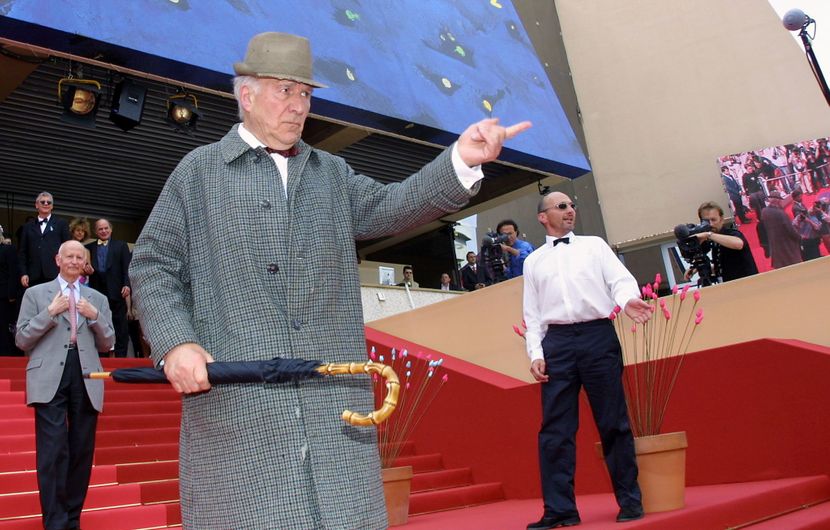 In 2002: the actor climbs the steps for a second time as Monsieur Hulot for the screening of Jacques Tati's Playtime. © Anne Christine Poujoulat / AFP