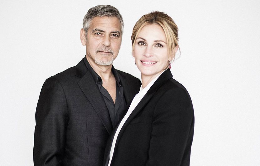 George Clooney et Julia Roberts étaient vraiment cool. George est arrivé le premier. Julia est arrivée un verre d'eau à la main. Je lui ai dit de faire attention à la petite marche et elle a fait mine de tomber et de me renverser le verre dessus. © François Berthier / Getty Images
