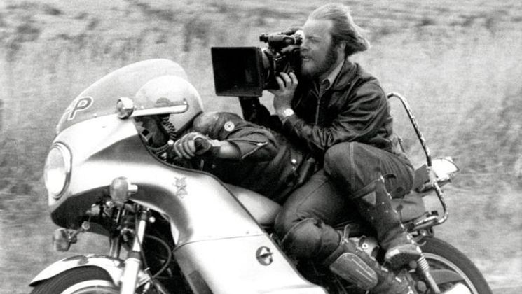 George Miller sur le tournage de Mad Max - 1979 © DR