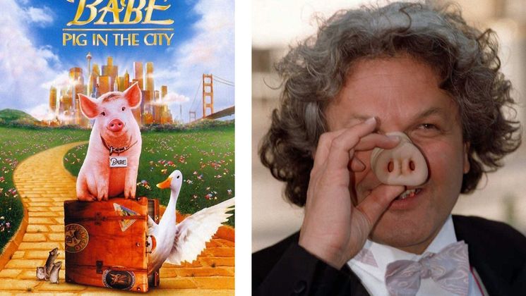 Affiche de Babe 2, le cochon dans la ville (Babe: Pig in the City) de George Miller en 1998 et George Miller aux 68e Academy Awards de Los Angeles en 1996 (comme producteur du 1er Babe)  © Kim Kulish / AFP (photo)
