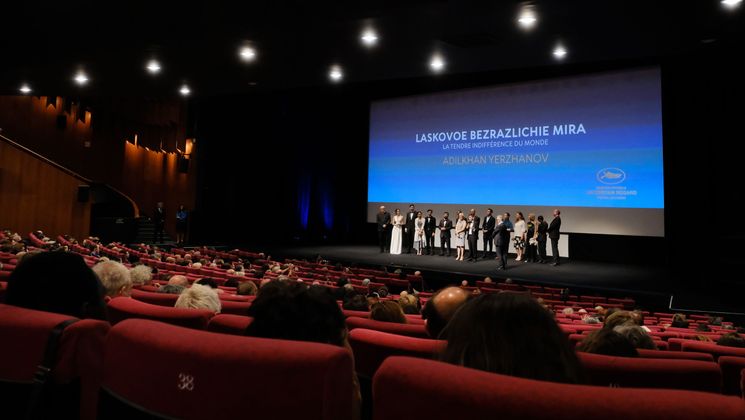 Team of the film Laskovoe Bezrazlichie Mira (The Gentle Indifference of the World) © Mathilde Petit /FDC