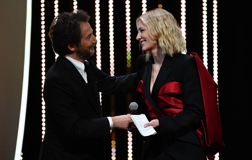 Cate Blanchett and Master of Ceremonies Edouard Baer © Alberto Pizzoli/AFP
