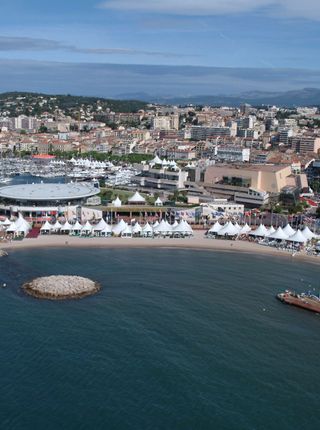 Palais des Festivals, Riviera et Village International © FDC