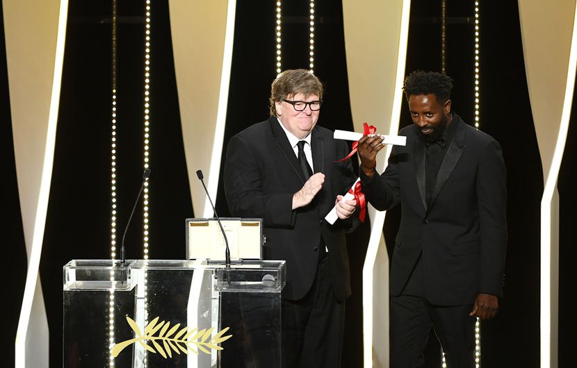 Michael Moore avec Ladj Ly - Les Misérables, Prix du Jury Ex-aequo © Gareth Cattermole / Getty Images