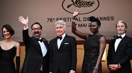 (From L) British actress Phoebe Waller-Bridge, US director James Mangold, US actor Harrison Ford, US actress Shaunette Renee Wilson and Danish actor Mads Mikkelsen arrives for the screening of the film "Indiana Jones and the Dial of Destiny" during the 76th edition of the Cannes Film Festival in Cannes, southern France, on May 18, 2023. (Photo by LOIC VENANCE / AFP) © Valery HACHE / AFP
