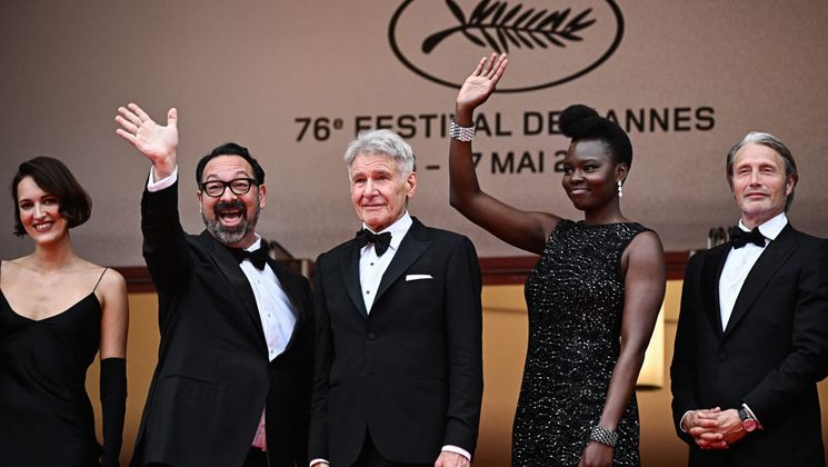 (From L) British actress Phoebe Waller-Bridge, US director James Mangold, US actor Harrison Ford, US actress Shaunette Renee Wilson and Danish actor Mads Mikkelsen arrives for the screening of the film "Indiana Jones and the Dial of Destiny" during the 76th edition of the Cannes Film Festival in Cannes, southern France, on May 18, 2023. (Photo by LOIC VENANCE / AFP) © Valery HACHE / AFP
