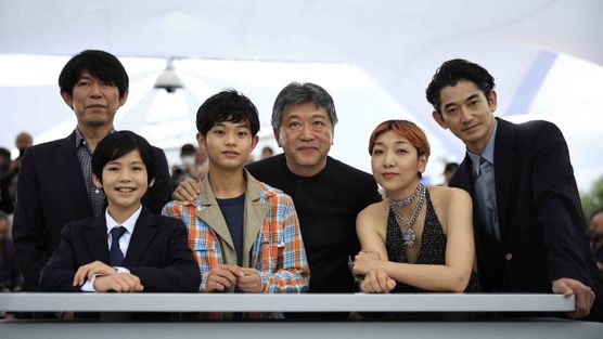 (From L) Japanese writer Yuji Sakamoto, Japanese actor Hinata Hiiragi, Japanese actor Soya Kurokawa, Japanese director Kore-eda Hirokazu, Japanese actress Sakura Ando and Japanese actor Eita Nagayama pose during a photocall for the film "Kaibutsu" (Monster) during the 76th edition of the Cannes Film Festival in Cannes, southern France, on May 18, 2023. (Photo by Valery HACHE / AFP)