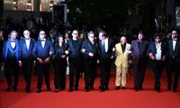 OMAR LA FRAISE film cast – Red steps