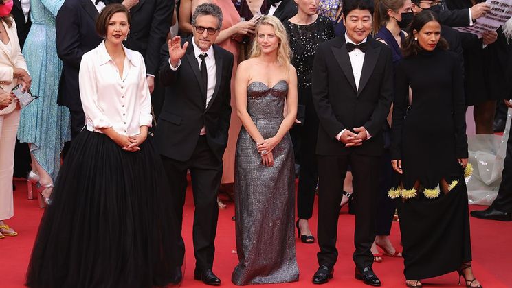 Maggie Gyllenhaal, Kleber Mendonça Filho, Mélanie Laurent, Song Kang-ho and Mati Diop - Members of the Feature Films Jury © Andreas Rentz / Getty Images