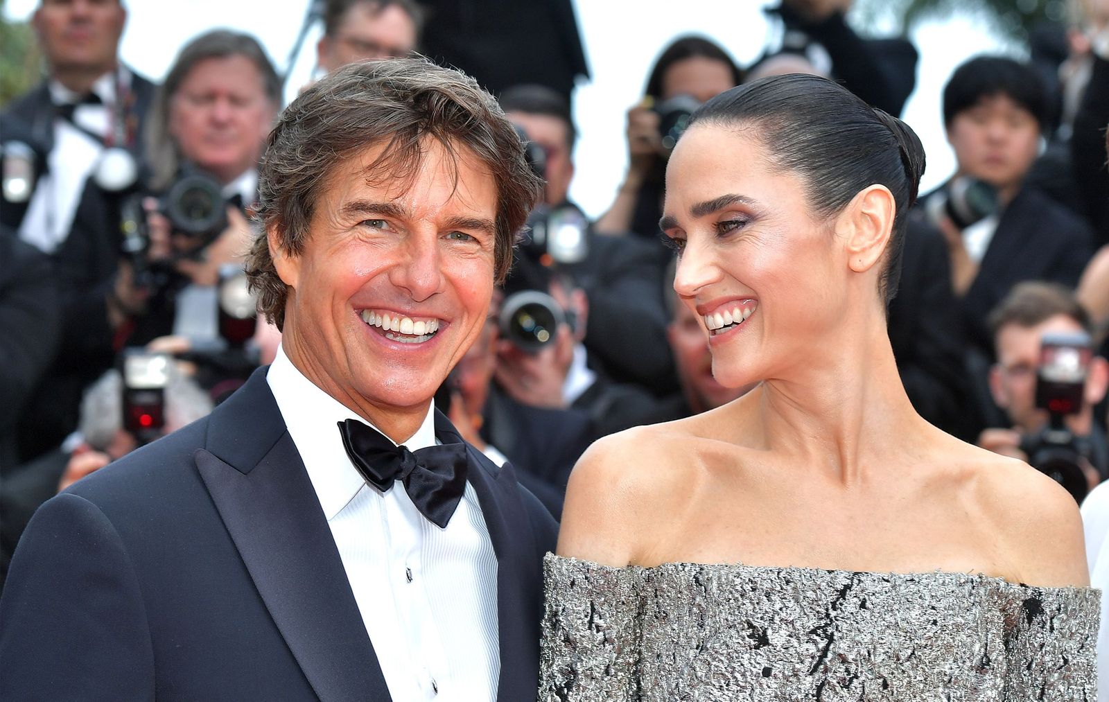 Tom Cruise & Jennifer Connelly - Red carpet entrance of Top Gun: Maverick -  Festival de Cannes