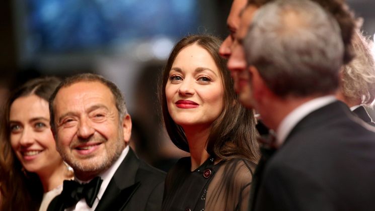 Patrick Timsit, Marion Cotillard - Red Carpet entrance of Frère et Soeur (Brother and Sister) by Arnaud Desplechin © Gisela Schober / GettyImages