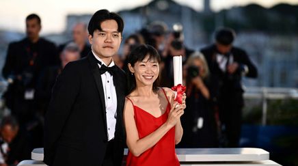 Director Chiang Wei Liang and director You Qiao Yin pose during a photocall after they won the Camera d'Or Special mention for the film "Mongrel" during the Closing Ceremony at the 77th edition of the Cannes Film Festival in Cannes, southern France, on May 25, 2024. (Photo by LOIC VENANCE / AFP) © LOIC VENANCE / AFP