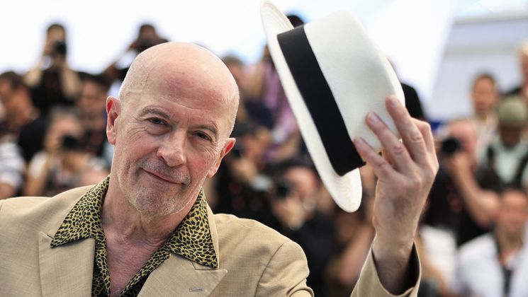 French director Jacques Audiard poses during a photocall for the film "Emilia Perez" at the 77th edition of the Cannes Film Festival in Cannes, southern France, on May 19, 2024. (Photo by Valery HACHE / AFP) © Valery HACHE / AFP