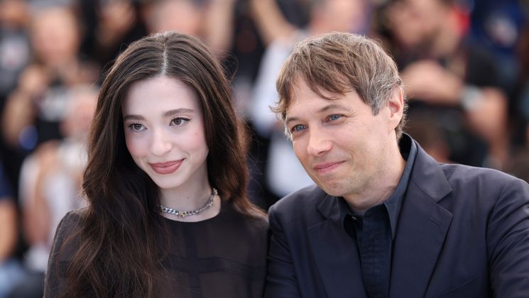 Mikey Madison & Sean Baker - Photocall ANORA © Pascal Le Segretain / Getty 