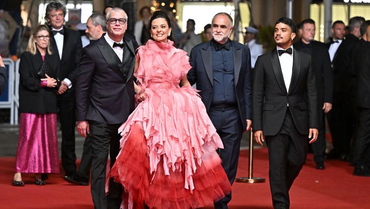 Fábio Assunção, Nataly Rocha, Karim Aïnouz et Iago Xavier - Montée des Marches MOTEL DESTINO © Stephane Cardinale - /Corbis via Getty Images