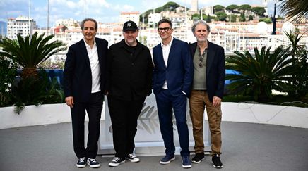 (FromL) French music composer Alexandre Desplat, French actor Gregory Gadebois, French director and screenwriter Michel Hazanavicius and French actor Serge Hazanavicius pose during a photocall for the film "La plus precieuse des marchandises" (The Most Precious of Cargoes) at the 77th edition of the Cannes Film Festival in Cannes, southern France, on May 25, 2024. (Photo by LOIC VENANCE / AFP) © LOIC VENANCE / AFP