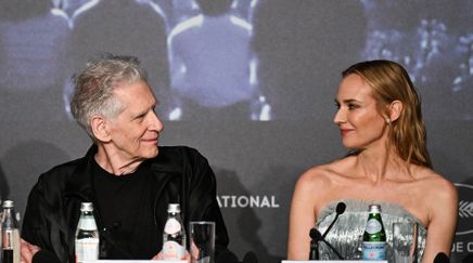 Canadian director David Cronenberg speaks with German actress Diane Kruger during a press conference for the film "The Shrouds" during the 77th edition of the Cannes Film Festival in Cannes, southern France, on May 21, 2024. (Photo by Julie SEBADELHA / AFP) © Julie SEBADELHA / AFP