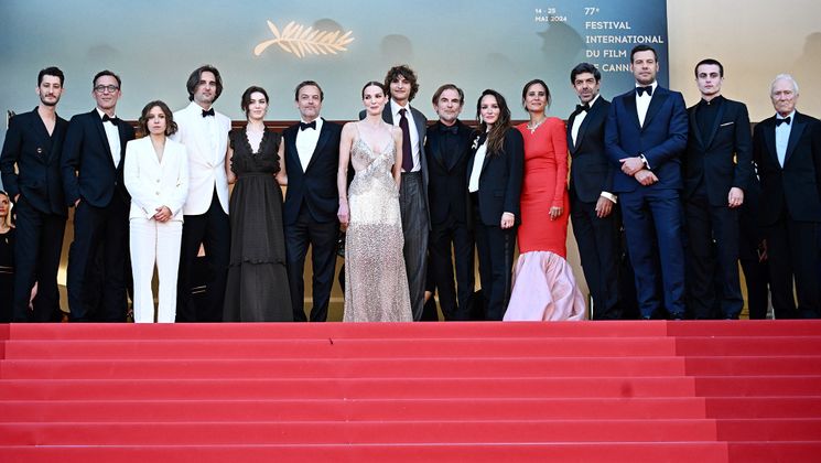 (From L) French actor Pierre Niney, French director Alexandre De La Patelliere, French actress Marie Narbonne, French producer Dimitri Rassam, French actress Anamaria Vartolomei, French actor Patrick Mille, French actress Adele Simphal, French actor Vassili Schneider, French director Matthieu Delaporte, French actress Anais Demoustier, French actress Julie de Bona, Italian actor and member of the Jury of the 77th Cannes Film Festival Pierfrancesco Favino, French actor Julien De Saint Jean and French producer Jerome Seydoux arrive for the screening of the film "Le Comte de Monte-Cristo" (The Count of Monte-Cristo) at the 77th edition of the Cannes Film Festival in Cannes, southern France, on May 22, 2024. (Photo by LOIC VENANCE / AFP) © LOIC VENANCE / AFP
